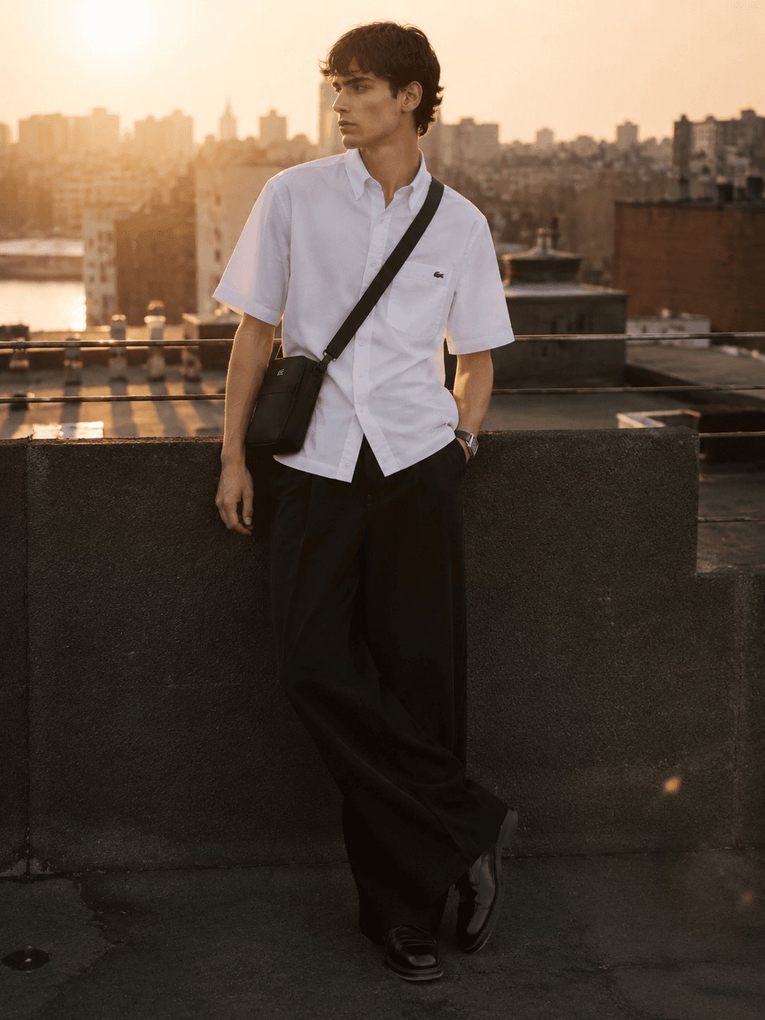 Белый образ Lacoste: рубашка, багги и сумка — Casual | Во! стиле